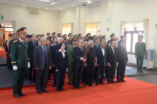 Hơn 220 đoàn đến viếng nguyên Chủ tịch nước Trần Đức Lương tại Quảng Ngãi