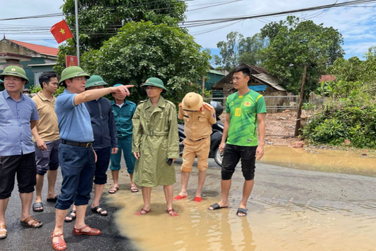 Cứu trợ kịp thời người dân vùng lũ