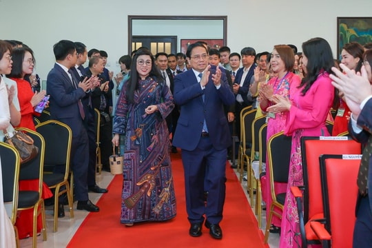 Thủ tướng gặp gỡ kiều bào tại Malaysia: Thắt chặt nghĩa đồng bào xa Tổ quốc