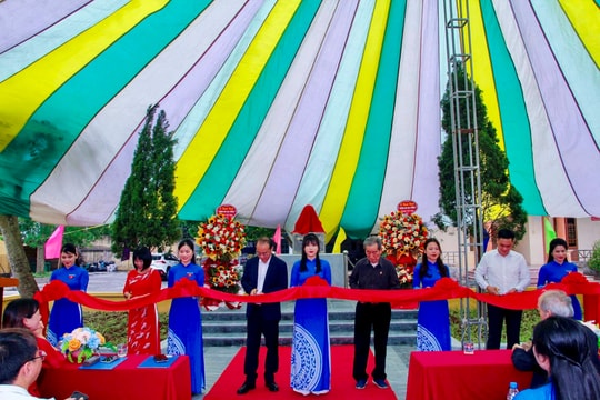 Khánh thành tượng đài tại ngôi trường mang tên Đại tướng Hoàng Văn Thái