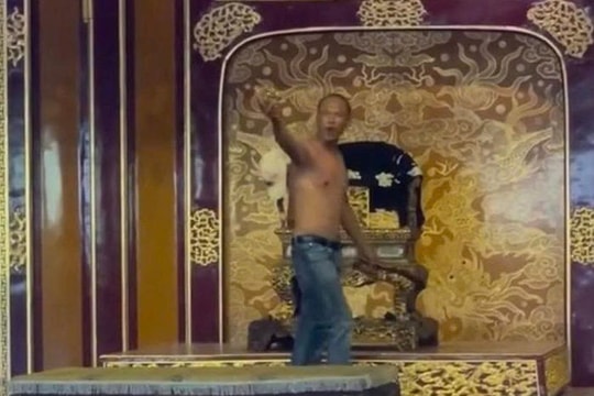 Cục Di sản văn hóa yêu cầu báo cáo về ngai Vua triều Nguyễn bị phá hoại