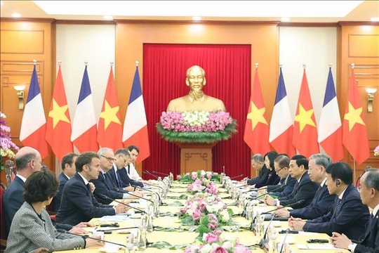 Tổng Bí thư Tô Lâm hội kiến Tổng thống Pháp Emmanuel Macron