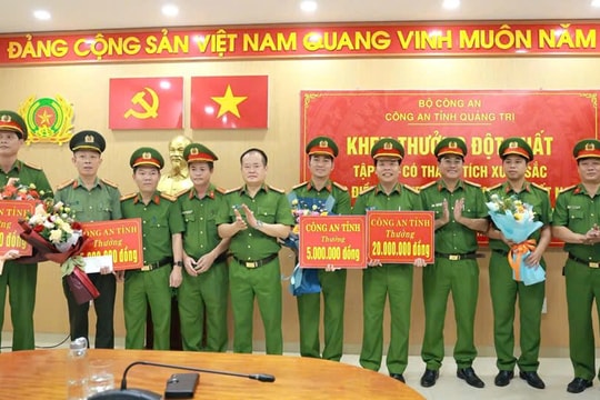 Khen thưởng nóng các đơn vị phá nhanh vụ án giết người chỉ sau 24 giờ