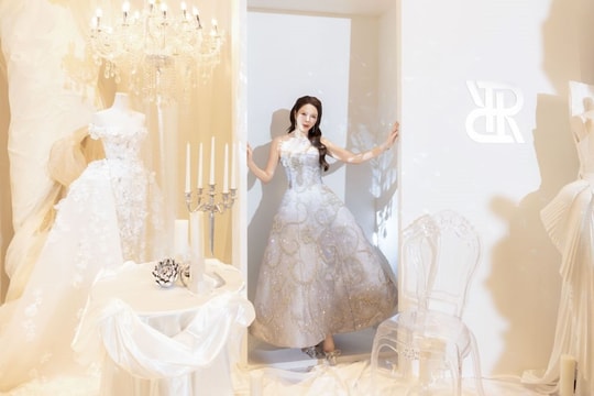 Lý Nhã Kỳ 'thắp sáng' thảm đỏ show váy cưới Chung Thanh Phong