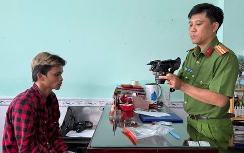 Tạm giữ đối tượng tàng trữ trái phép chất ma túy