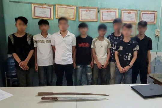 Bắt nhóm thanh niên vô cớ chém người đi đường