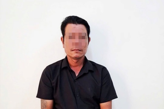 Gây thương tích cho bạn gái rồi bỏ trốn