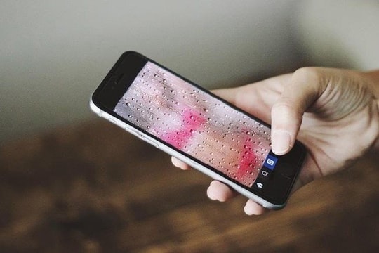 Khoe thân trên mạng xã hội, cô gái trẻ bị đe dọa tống tiền