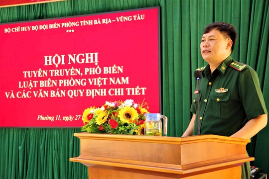 Tuyên truyền Luật Biên phòng và chống khai thác IUU cho cán bộ và người dân