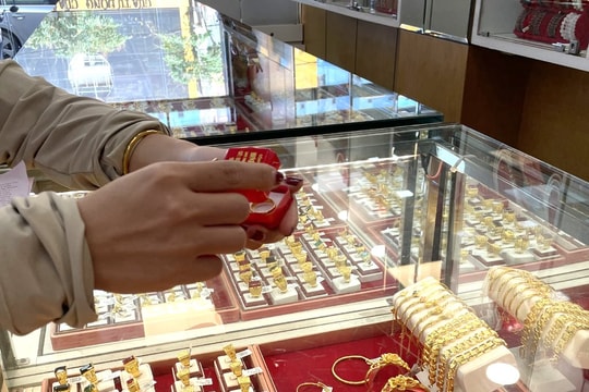 Giá vàng hôm nay 28/5: Tiếp đà suy giảm