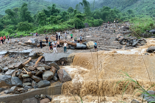 Yêu cầu 19 địa phương chủ động ứng phó với mưa lũ, bảo đảm an toàn cho học sinh, giáo viên