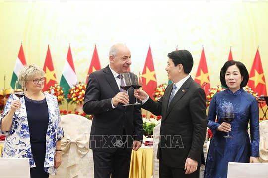 Chủ tịch nước Lương Cường chủ trì chiêu đãi chính thức Tổng thống Hungary