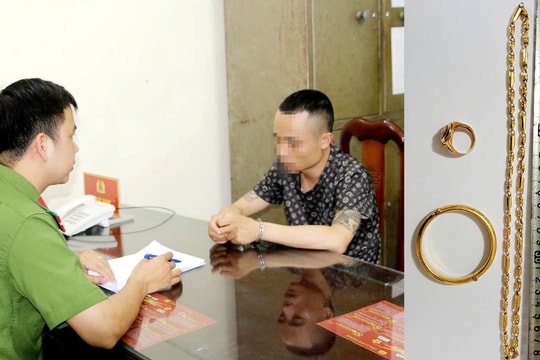 Vờ hỏi mua vàng rồi cướp giật để lấy tiền trả nợ