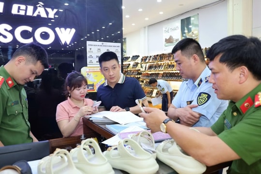 Bán hàng hiệu giả trên tuyến phố sầm uất nhất xứ Thanh