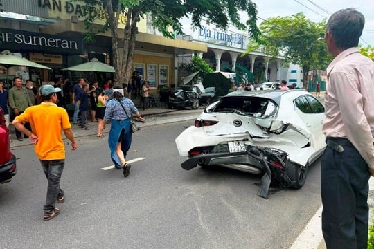 Ô tô gây tai nạn liên hoàn trên đường phố Quảng Ngãi