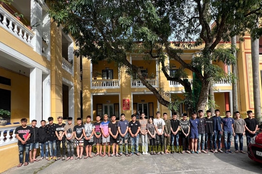 31 đối tượng cầm hung khí rượt đuổi nhau trên phố