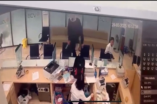 Ngân hàng BIDV chi nhánh TP Uông Bí bị cướp vào cuối chiều nay