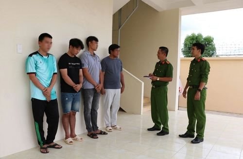 Triệt phá đường dây vận chuyển trái phép máy gặt đập liên hợp từ Campuchia về Việt Nam tiêu thụ