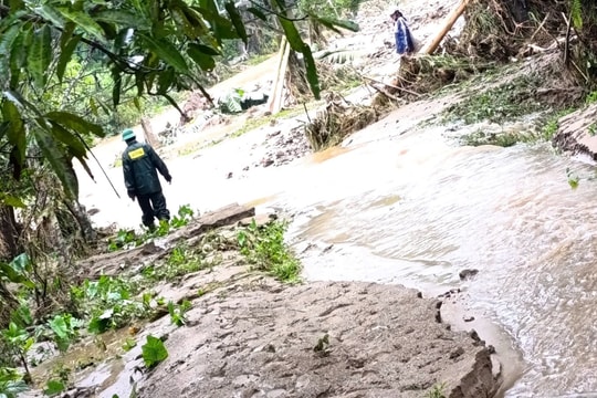 Sạt lở, lũ ống tàn phá nhiều xã biên giới