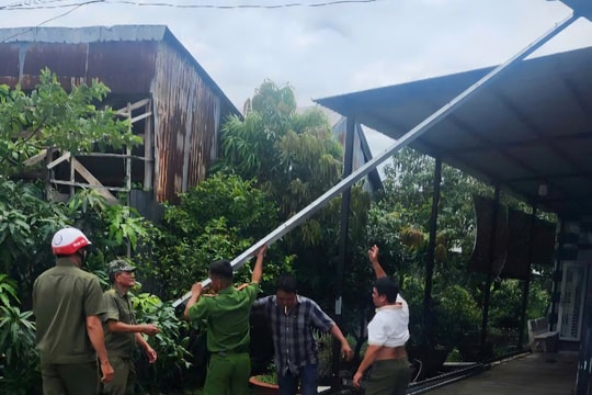 Hỗ trợ người dân khắc phục hậu quả sau trận lốc xoáy