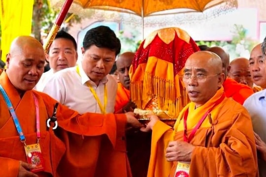 Linh thiêng Lễ Cung tiễn Xá lợi Đức Phật từ chùa Chuông về chùa Quán Thế Âm