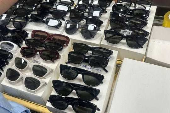 Tiếp tục phát hiện một cửa hàng lớn giả thương hiệu nổi tiếng