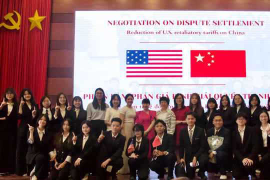 Sinh viên Trường Đại học Luật Hà Nội hóa thân nhà đàm phán quốc tế tại “Phiên đàm phán giả định 2025”‎