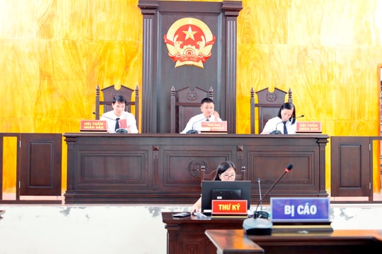 Xét xử sơ thẩm vụ án “Sản xuất, buôn bán hàng cấm”