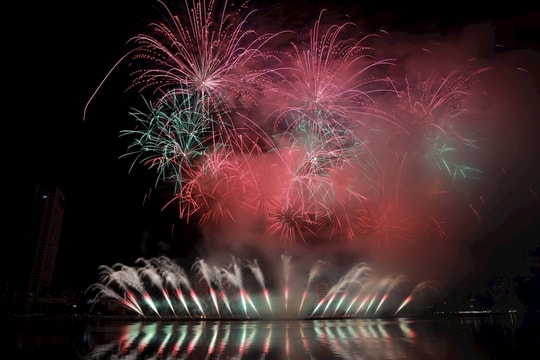 DIFF 2025: Bầu trời Đà Nẵng rực rỡ “tinh hoa văn hóa” trong đêm khai màn