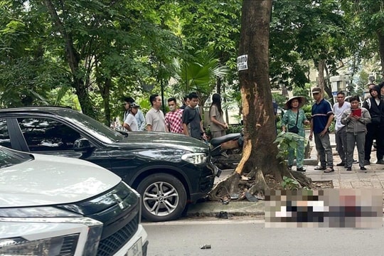 Hà Nội: Xe ô tô va chạm với xe máy, nữ sinh 18 tuổi đứt lìa chân