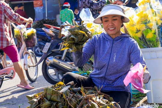 Bánh ú tro đắt khách ngày Tết Đoan ngọ ở TP.HCM