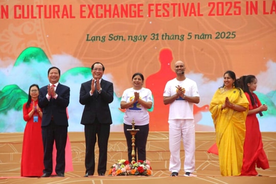 Khai mạc Ngày hội yoga quốc tế và giao lưu văn hóa Ấn Độ