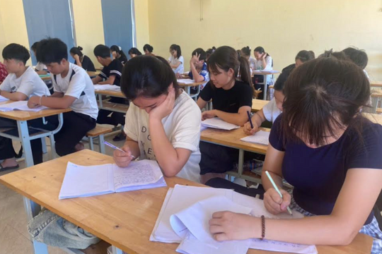 Cuộc đua lớp 10 ở miền quê trọng chữ