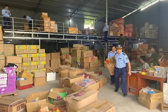 Thu giữ gần 35.000 sản phẩm thực phẩm nhập lậu