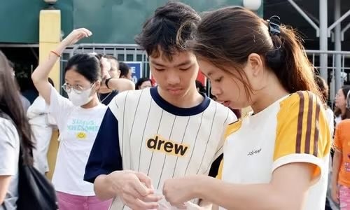 Gần 3.400 thí sinh tham gia kỳ thi tuyển sinh vào lớp 10 trường THPT chuyên Ngoại ngữ