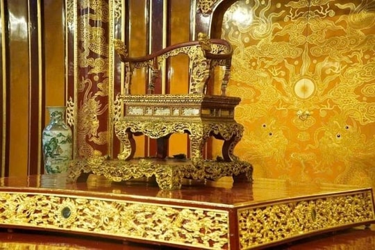 Kỷ luật, cho thôi việc 2 bảo vệ trong vụ Ngai vua triều Nguyễn bị phá hoại