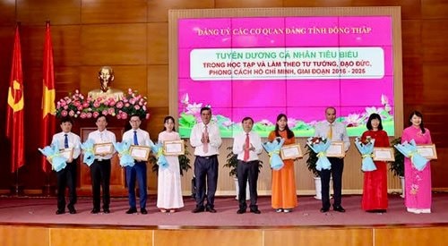 Đồng Tháp tuyên dương 44 điển hình tiêu biểu trong việc học tập và làm theo gương Bác