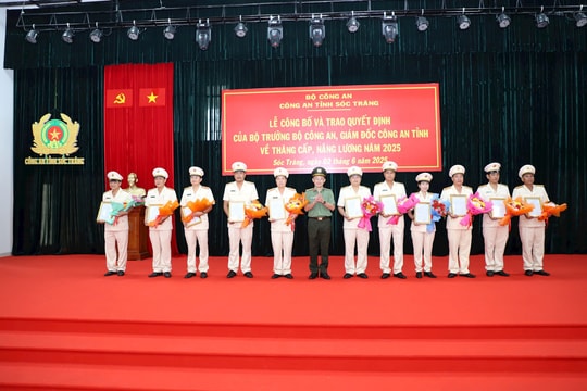Hơn 700 cán bộ Công an Sóc Trăng được thăng cấp, nâng lương