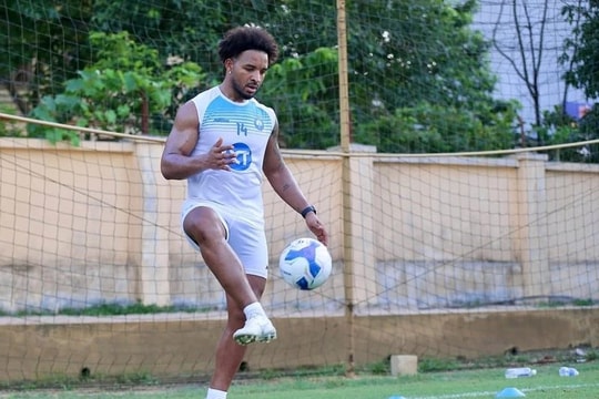 CĐV Việt Nam nhận tin vui từ tiền đạo Nguyễn Xuân Son