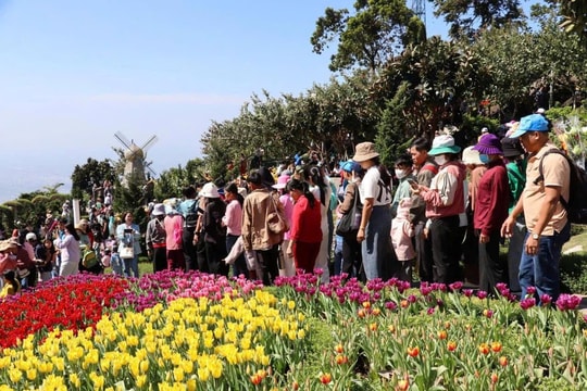 Tây Ninh đón 3,2 triệu khách du lịch trong 5 tháng