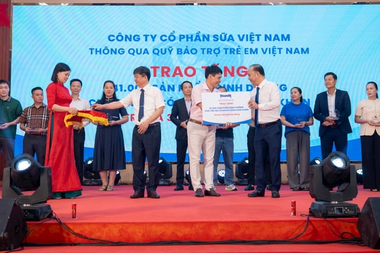 Gần 70.000 hộp sữa được trao tặng trẻ em khó khăn, khởi đầu “tháng của trẻ em” đầy ý nghĩa