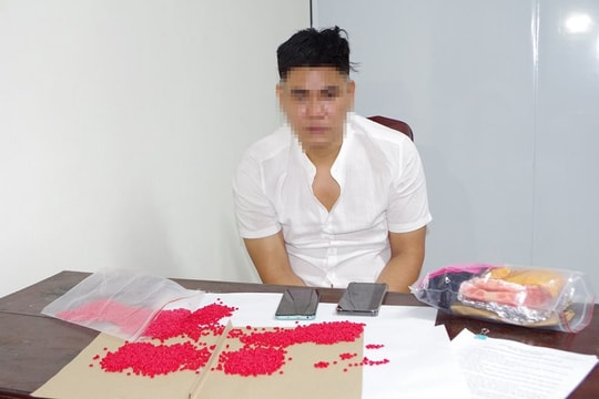 Bắt quả tang đối tượng mang 6.000 viên ma tuý đi tiêu thụ