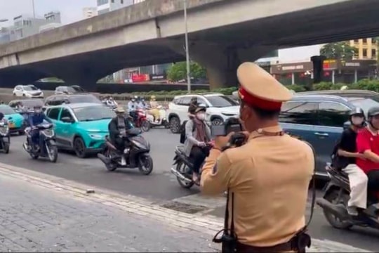 Hà Nội: Cảnh sát giao thông đẩy mạnh xử lý vi phạm giao thông