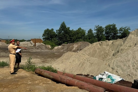 Quảng Ninh ra quân tổng kiểm soát phương tiện khai thác, vận chuyển cát