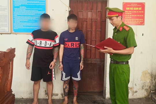 Do mẫu thuẫn, nhóm du khách hành hung người dân