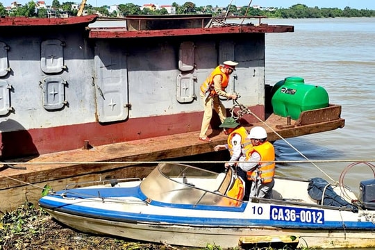Thanh Hóa tổng kiểm soát phương tiện khai thác, vận chuyển cát, sỏi trên đường thủy