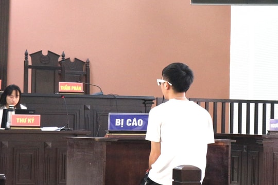 Shipper nhờ chuyển tiền hộ để chiếm đoạt tài sản