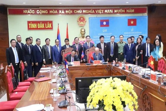 Đắk Lắk đón Huân chương Lao động Lào, thắt chặt hợp tác với Sekong