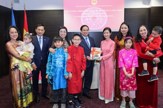 Thủ tướng: Đảng, Nhà nước luôn quan tâm cộng đồng Việt Nam ở nước ngoài, dù chỉ một người