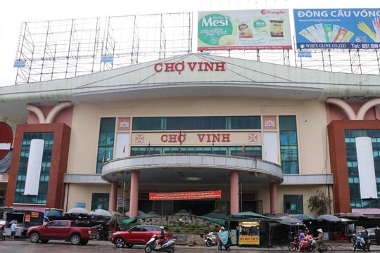 Nghệ An: Hàng trăm ki ốt chợ Vinh đóng cửa